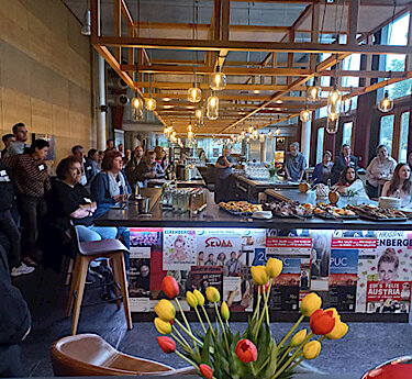 Begrüßung der Unternehmerinnen und Unternehmer in der PUC-Gastronomie „Brotspielerei“ Begrüßung der Unternehmerinnen und Unternehmer in der PUC-Gastronomie „Brotspielerei“